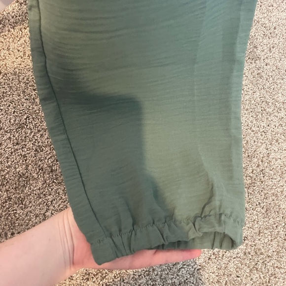 Sleeveless Green Jumpsuit - Picture 3 of 8